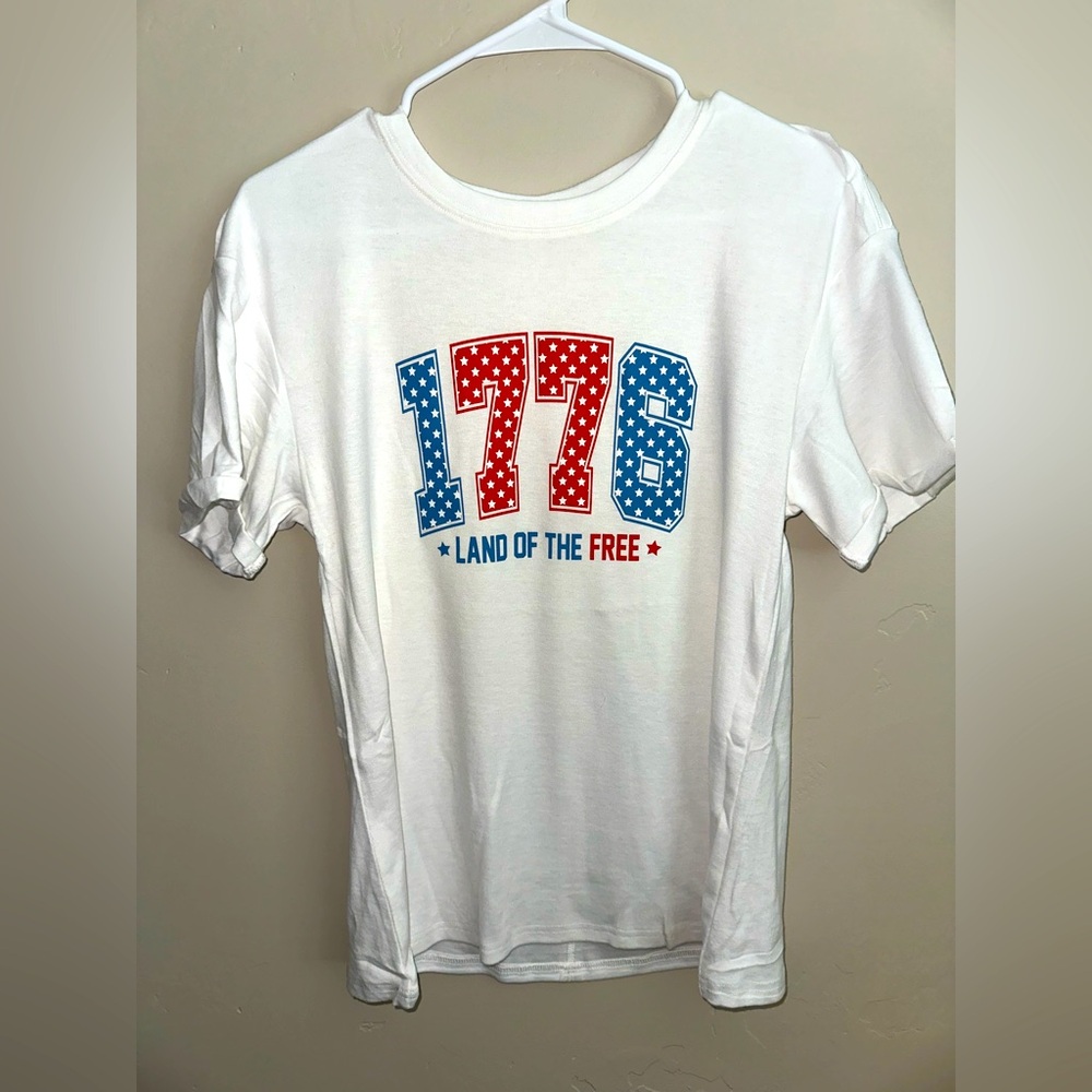 NWOT White Oversized Patriotic T-shirt With Red and Blue Star Design